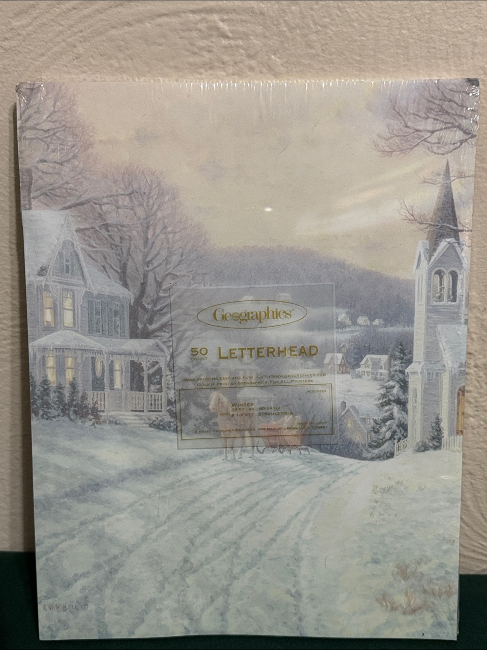 Geographics Holiday Letterhead and Envelopes Set - Cream and Winter Scene - Picture 2 of 11